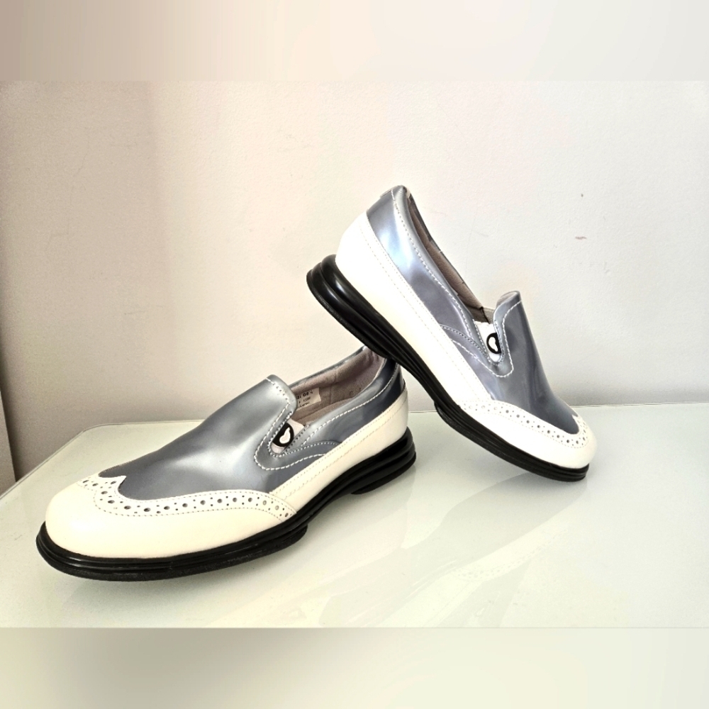 SANDBAGGERS Vanessa Prismatic Golf Shoe.Silver blue and White.NEVER WORN. 8.5